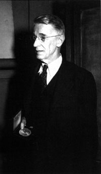 Le docteur Vannevar Bush, patron de la Recherche et du Développement militaire américain pendant et après    la 2de guerre mondiale