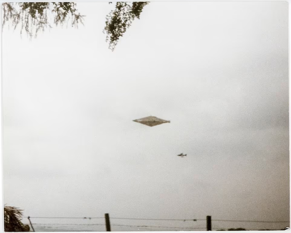 Photo de Calvine avec l'avion