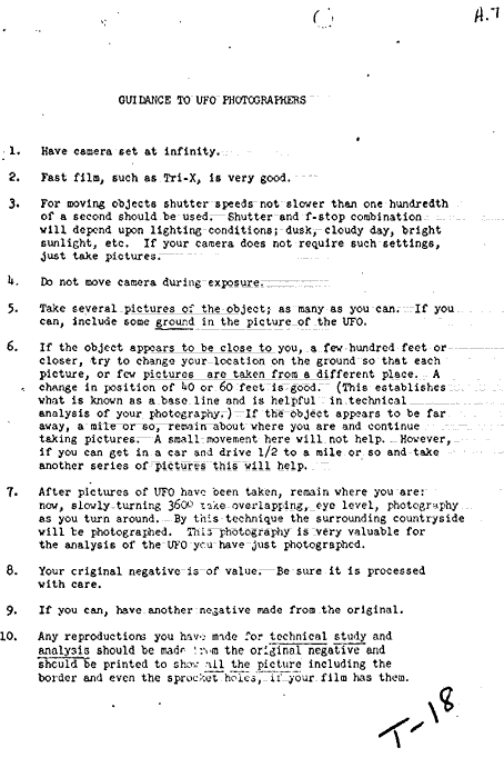 Un enquêteur de l'USAF agissant selon le récit de Desvergers sur les lieux de l'observation