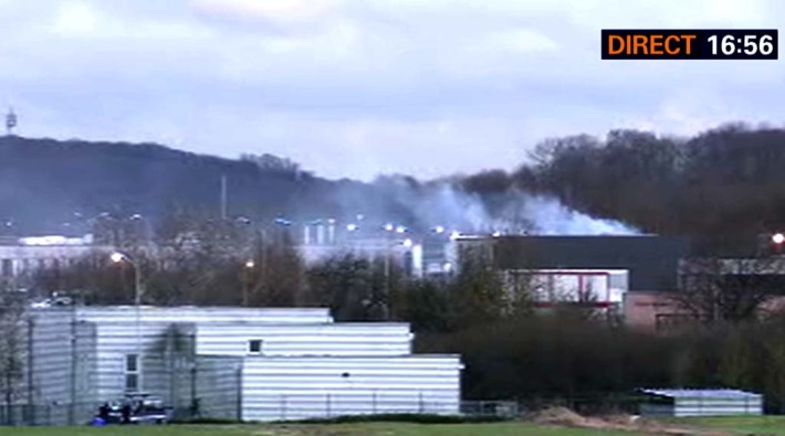 Fumée sortant de l'imprimerie au moment de la confrontation finale